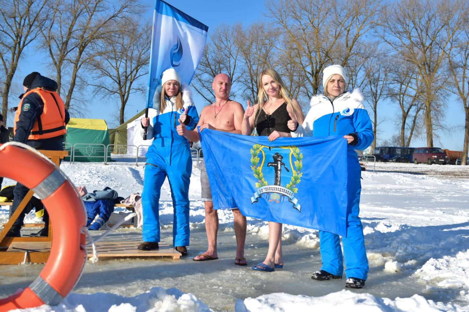 Около спортивных